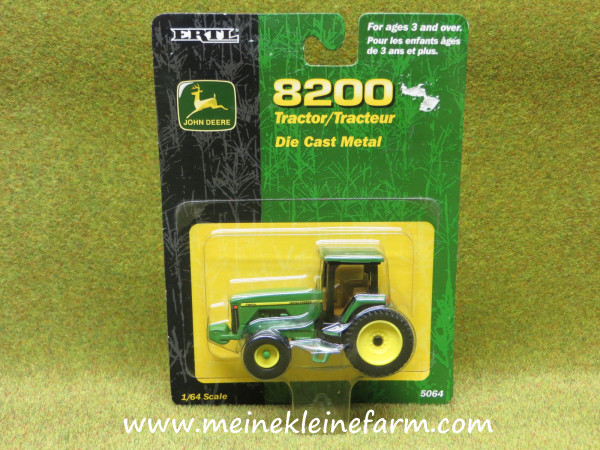 'John Deere 8200 (1:64)